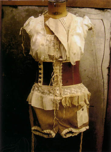 aski kataski corset cake 2.jpg