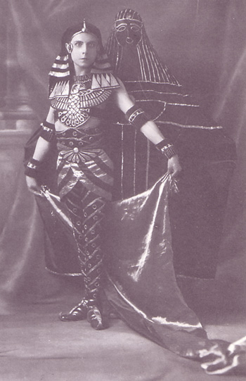 erte dressed as an egyptian momie, 1923 from spencer.jpg