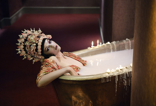 Eugenio Recuenco girl in tub.jpg
